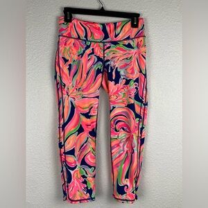Lilly Pulitzer Luxletic Weekender Crop Leggings in the "Banana Flambé" print M